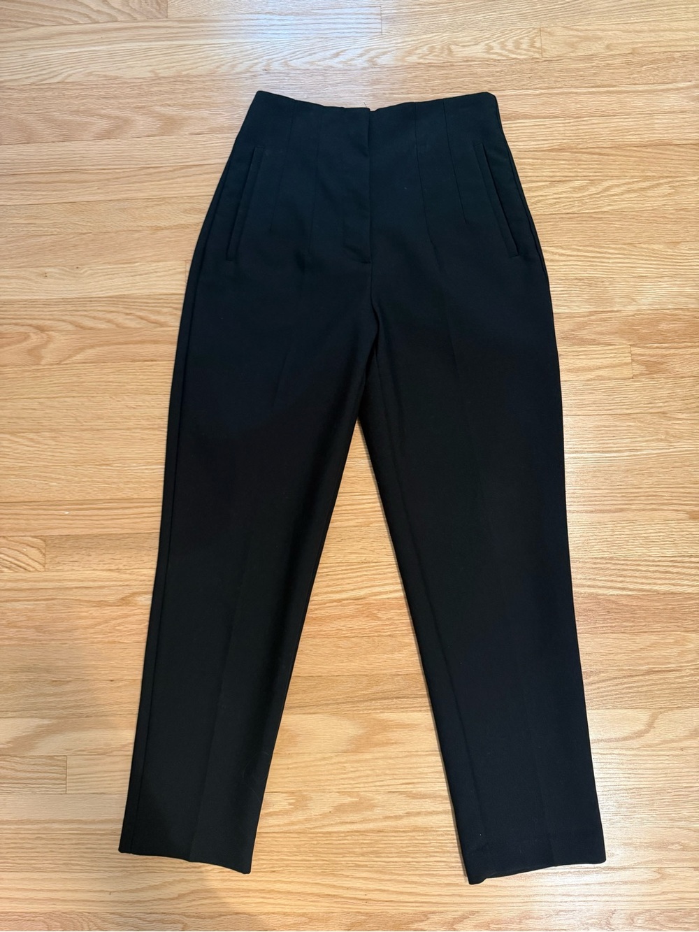 Zara high-waisted tailored pants in black. Size small